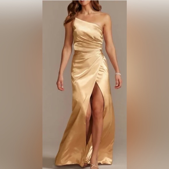 David's Bridal Dresses & Skirts - David's Bridal Galina Signature Charmeuse Draped One-Shoulder Dress
